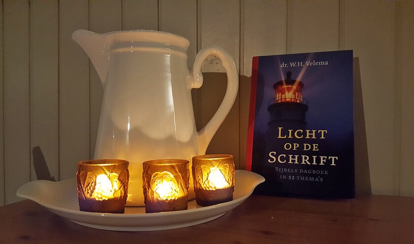beeld Pia Hovius, Veenendaal • Advent, op weg naar het licht. (Pia Hovius, Veenendaal Sietze Klapwijk, Alphen aan den Rijn Joop Bolt, Ens Mahima van den Brink Bert en Janny Bos)