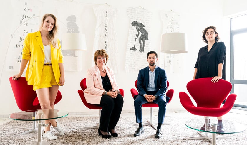 Van links naar rechts: Luce van Kempen, SER-voorzitter Mariëtte Hamer, Hasher Ahmadi en Alex Tess Rutten van het SER-Jongerenplatform. (Freek van den Bergh)