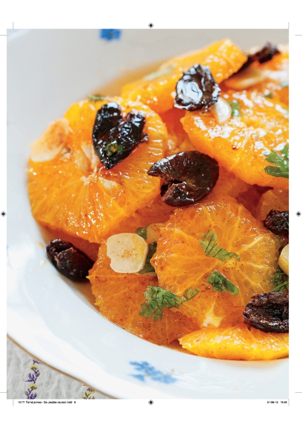 Recept: Sinaasappelsalade met zwarte olijven (uit besproken boek)