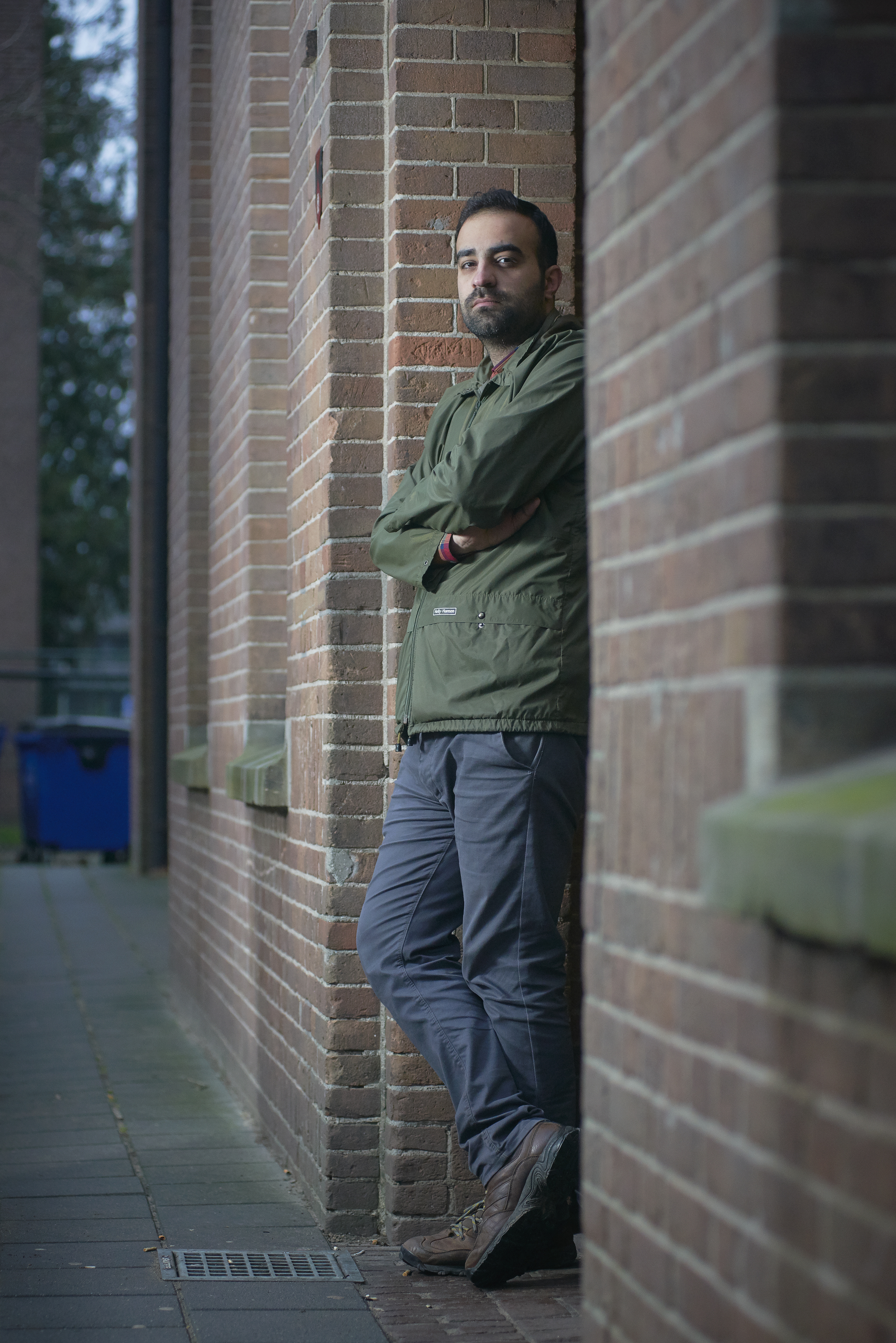 Portret Sina Motamed Rad op het AZC te Nijmegen.Hij is een iranse asielzoeker en fotojournalist.t.b.v. Nederlands Dagblad (Ruth van der kolk)Fotograaf: Van Assendelft Fotografie