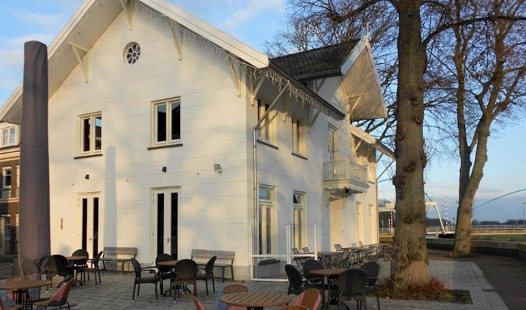 De gemeenteraad in Dalfsen heeft toegezegd dat er een bedrag van 70.000 euro in de Witte Villa langs de Vecht wordt geïnvesteerd. (beeld rtv oost)