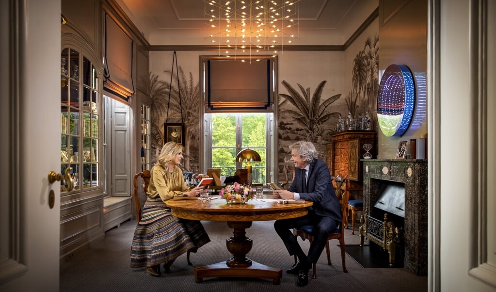 2021-05-07 12:41:11 DEN HAAG - Koningin Maxima tijdens een interview met Matthijs van Nieuwkerk ter gelegenheid van haar 50e verjaardag. Het gesprek vond plaats op de werkkamer van de koningin op Paleis Huis ten Bosch. ANP POOL ROYAL IMAGES KOEN VAN WEEL (beeld anp / Pool Royal Images Koen van Weel)