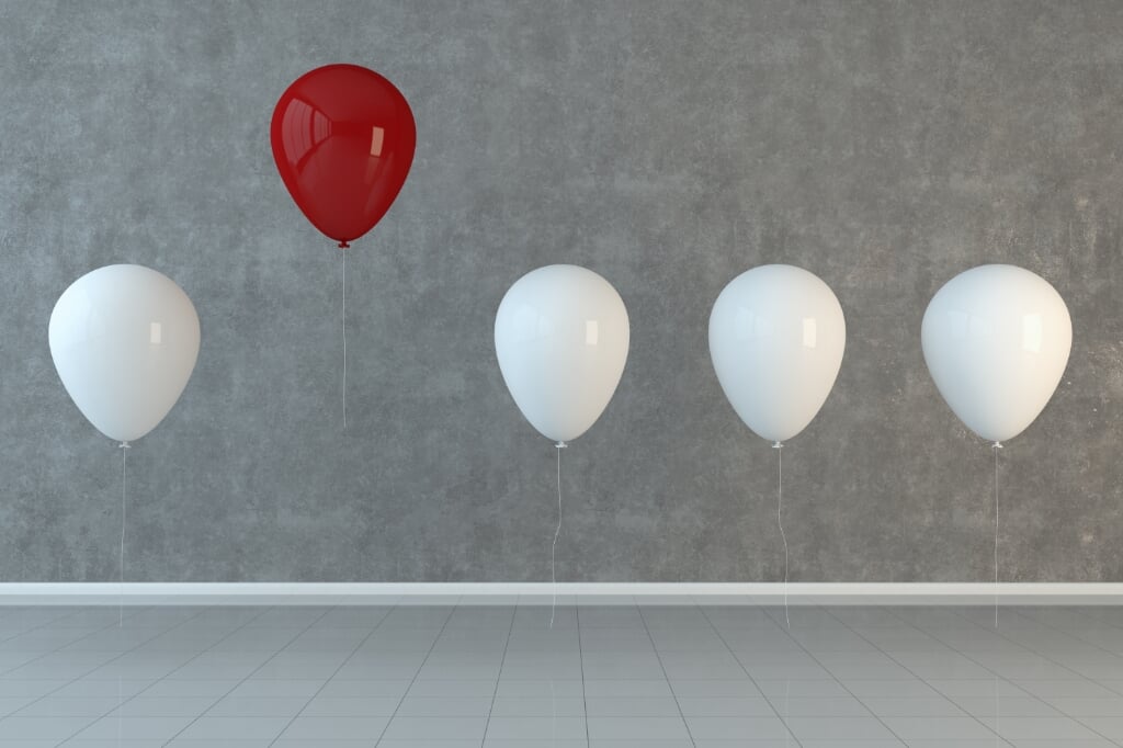 Different, unique, standing out from the crowd with balloons. ( 3d render ) (beeld Getty Images/iStockphoto)