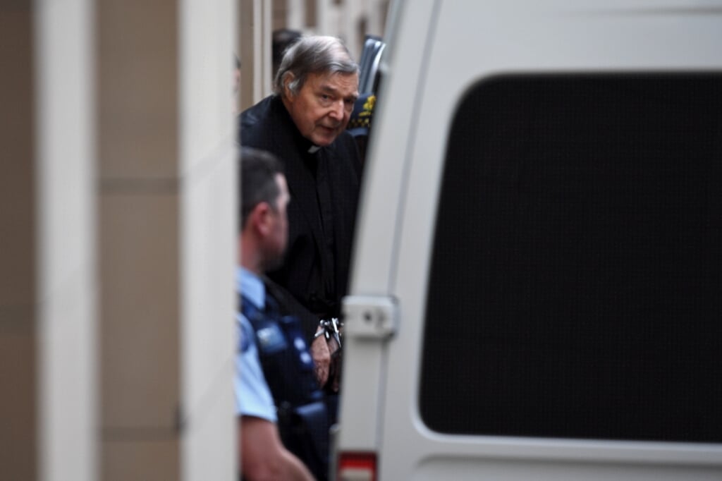 Kardinaal George Pell in augustus 2019, na een zitting van het gerechtshof in zijn proces. (beeld epa / James Ross)