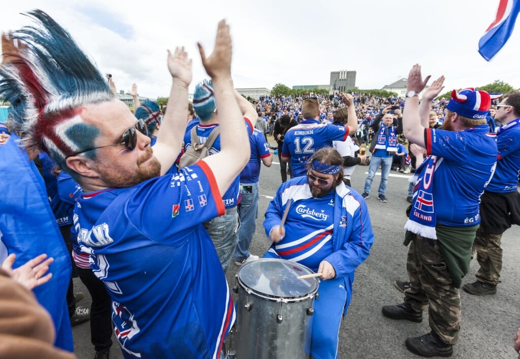 2016-07-03 19:33:16 Iceland's fans react in the public screening area at Arnarholl in Reykjavik, Iceland, on July 3, 2016. Around 10000 to 30000 people are expected today for the public screening at Arnarholl to watch the quater final EURO 2016 football match against France.
The quarter final match plays in Saint-Denis, near Paris.
Karl Petersson / AFP (beeld Around 10000 to 30000 People are Expected Today for the Public Screening at Arnarholl to Watch the Quater Final Euro 2016 Football Match Against France.
the Quarter Final Match Plays in Saint-denis, Near Paris.
karl Petersson / afp)