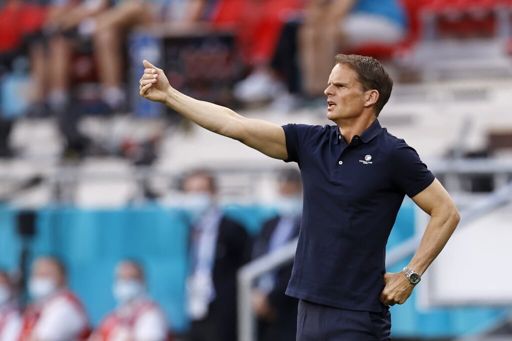 2021-06-27 18:04:50 BOEDAPEST - Holland coach Frank de Boer tijdens de UEFA EURO 2020 wedstrijd tussen Nederland en Tsjechi‘ in de Puskas Arena op 27 juni 2021 in Boedapest, Hongarije. ANP MAURICE VAN STEEN (beeld anp / Maurice van Steen)