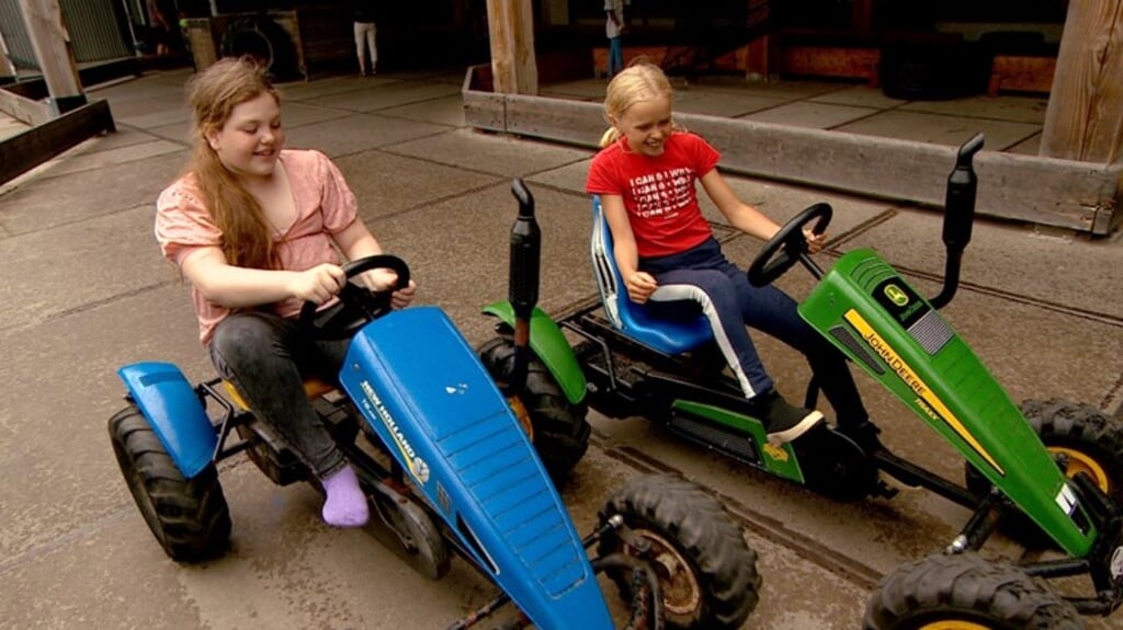 Onder meer Rotterdamse kinderen die het thuis niet breed hebben, mochten op vakantie naar Zeeland. (beeld omroep zeeland)