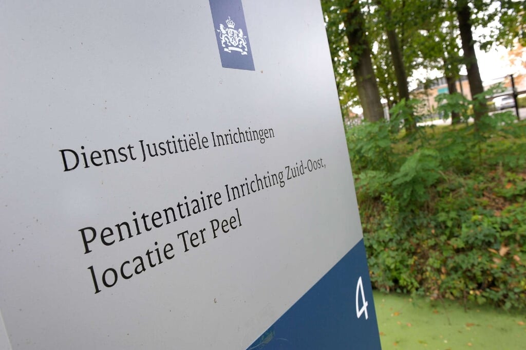De directie van gevangenis Ter Peel gaat interne controles en checks aanscherpen na het incident. (beeld anp)