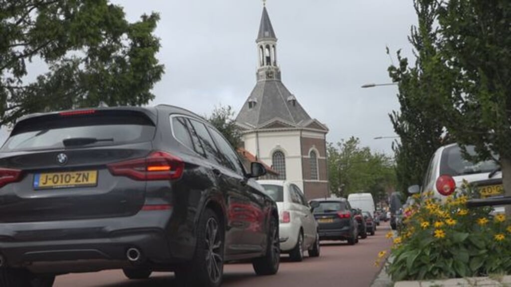 In de straten van Leidschendam is het flink drukker geworden, onder meer door de komst van nieuwe woonwijken en winkels. (beeld omroep west)