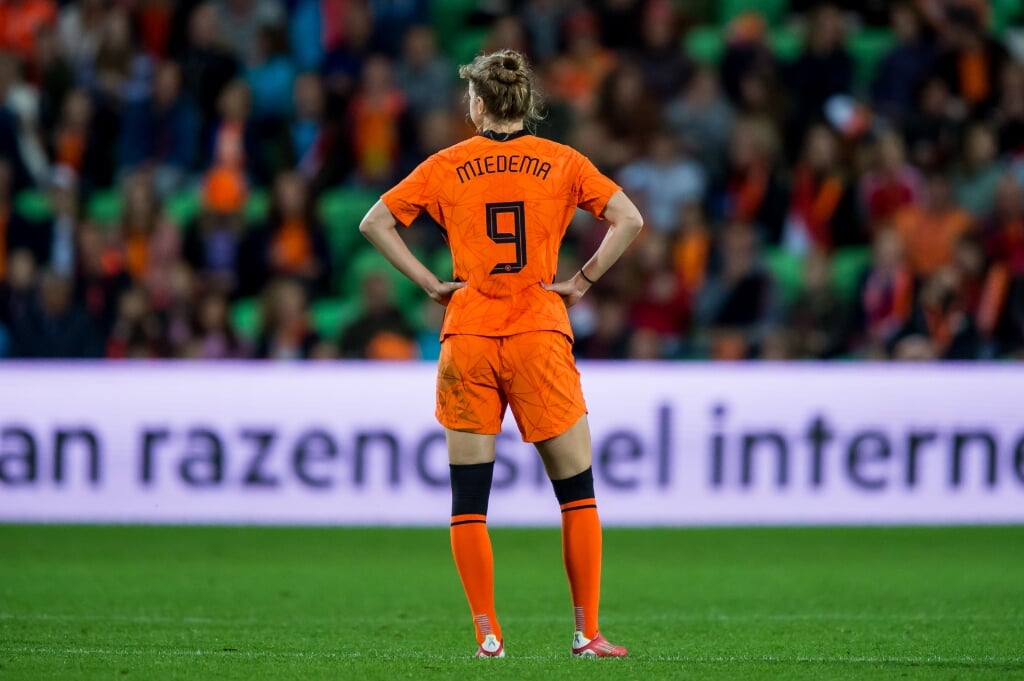 2021-09-17 21:46:40 GRONINGEN - Vivianne Miedema of Nederland na de 0-1 tijdens de WK-kwalificatie wedstrijd tussen Nederland en Tsjechie in het Euroborg stadion op 17 september 2021 in Groningen, Nederland. ANP COR LASKER (beeld anp / cor Lasker)