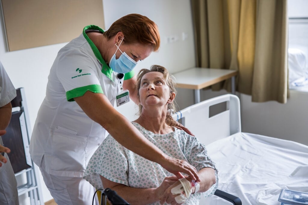 Gouda
Deze patient is net 2 dagen van de ic af.
De covid afdeling in het groene hart ziekenhuis. 90 % van de covid patiënten zijn niet gevaccineerd tegen corona .
longafdeling
foto:Arie Kievit (beeld arie kievit)