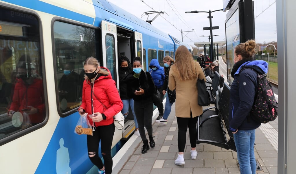 "De Nedersaksenlijn zou een uitkomst zijn voor scholieren". 