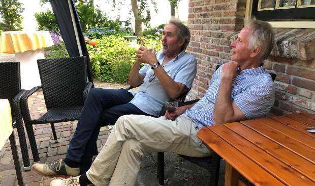 <p>Louis van Vilsteren en Pim Trooster genieten na van een gezellige, intieme openingsdag.</p>