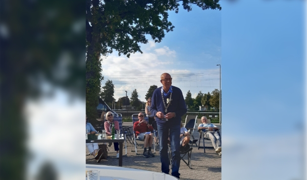 <p>De heer Grendelman, 88 jaar, werd benoemd tot BUUR meester.</p>