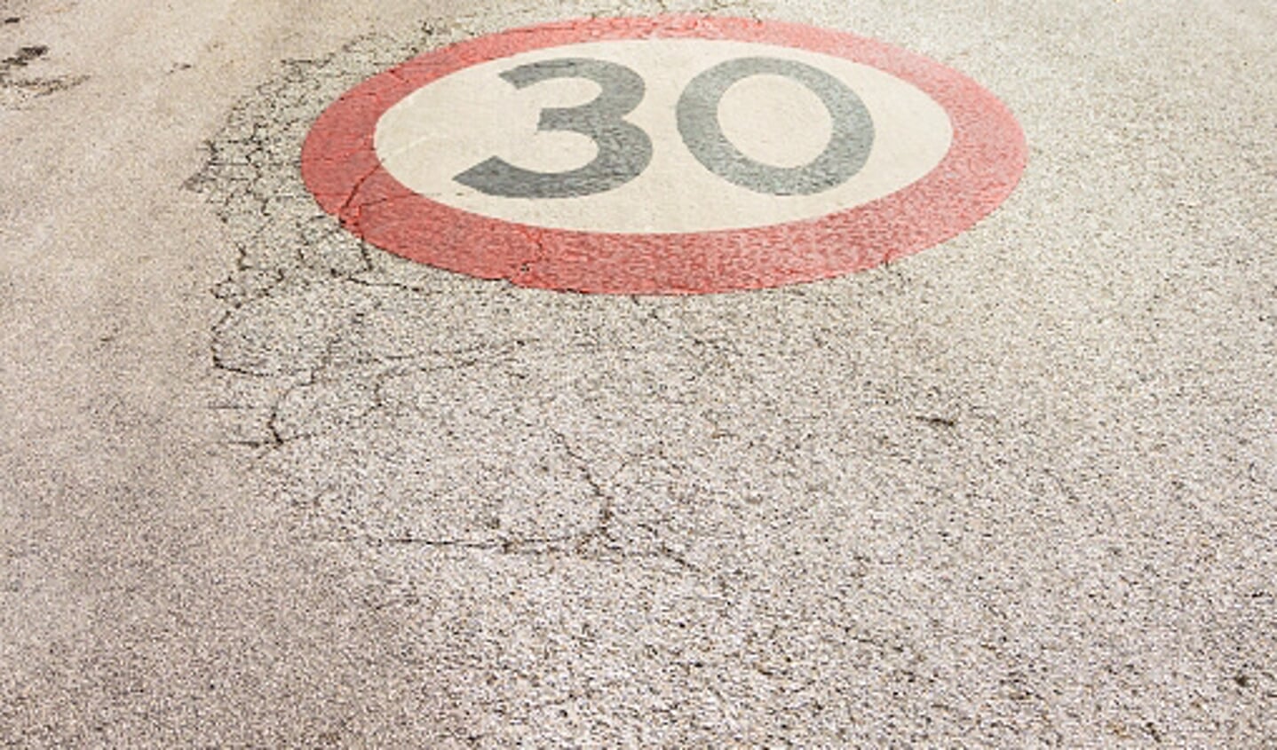 Color image on street of a 30km/h speed restriction