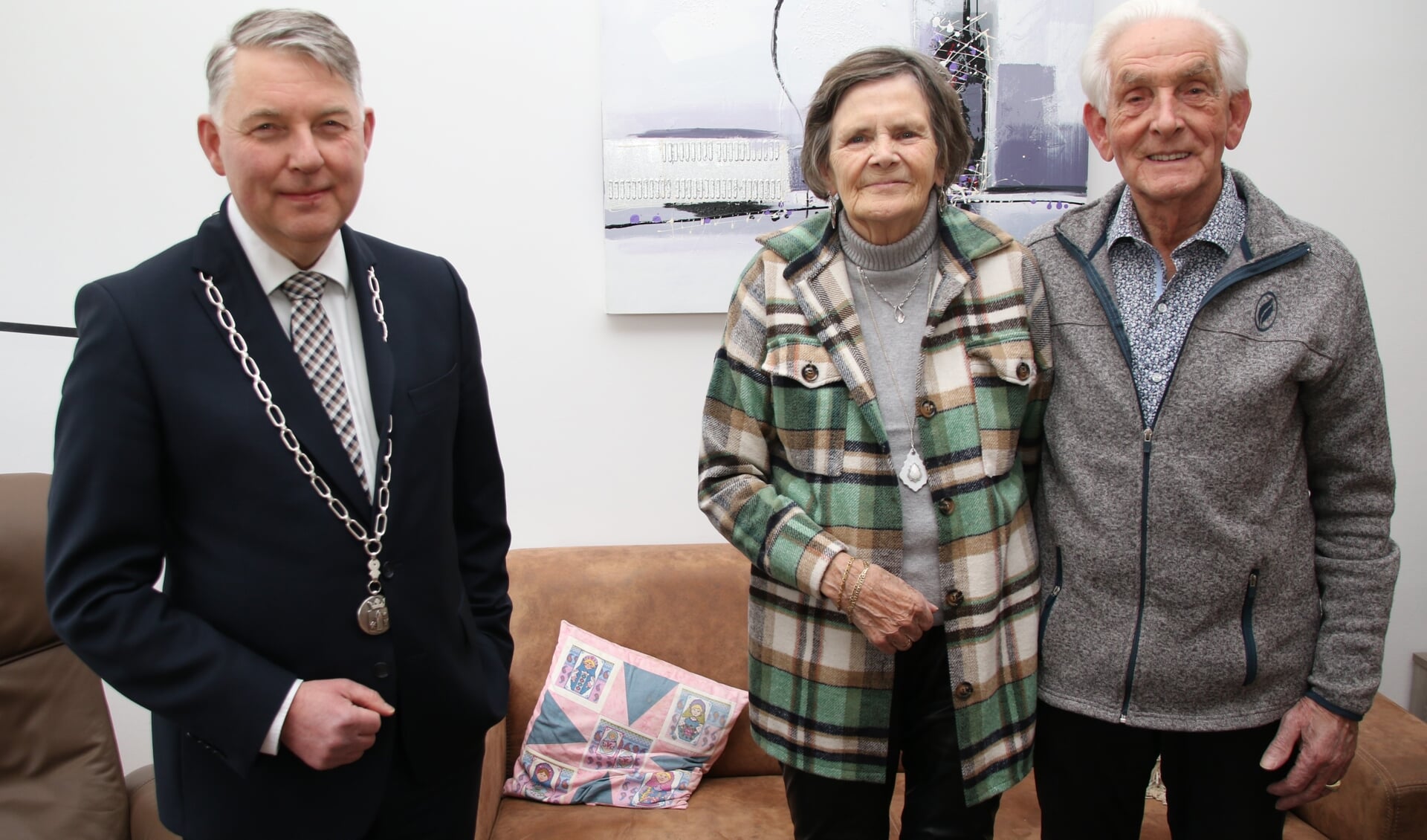 Burgermeester Vroomen bracht zaterdag 29 januari een felicitatiebezoek aan het echtpaar Tempelman.