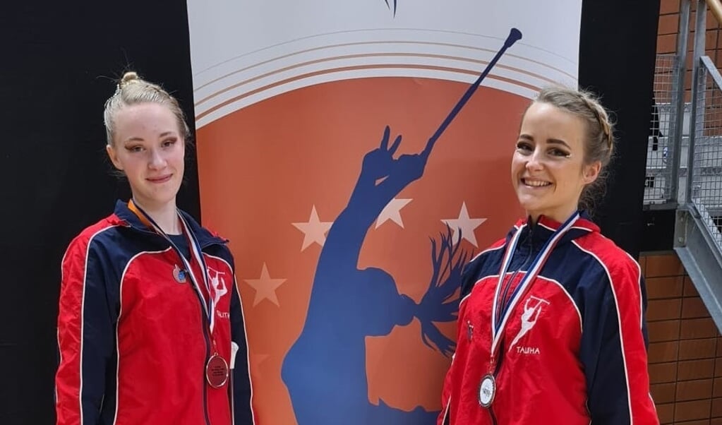Sarah en Manon werden tweede en derde op het NK twirl 2022 afgelopen zondag