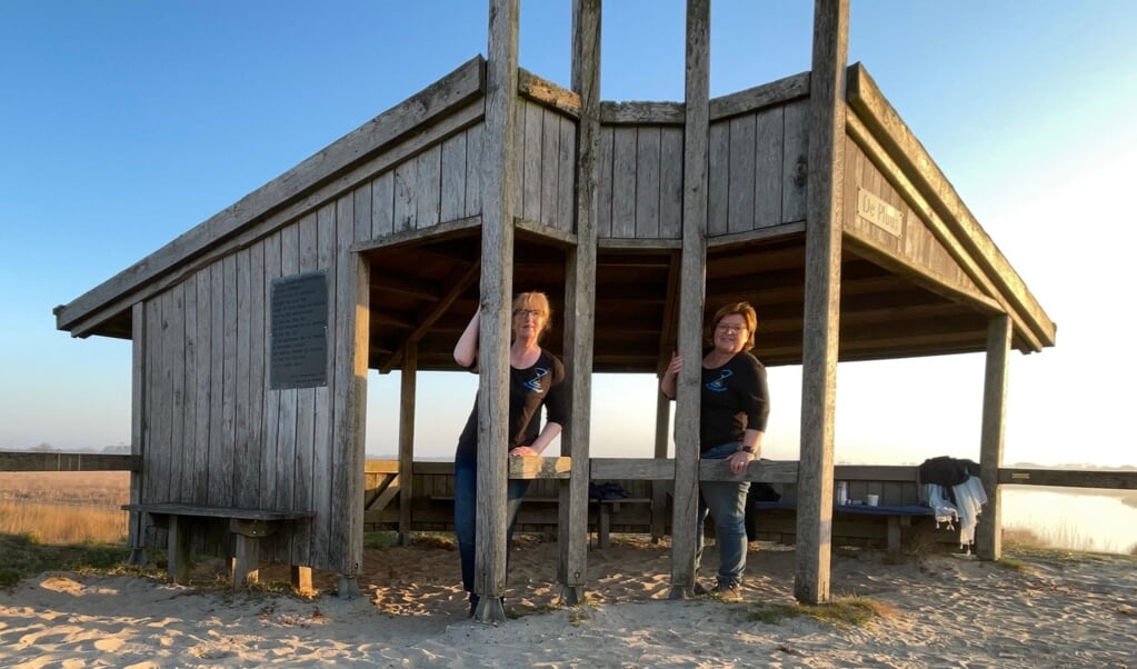 De Zandlopers, Ellen Gast en Roelie Waanders in De Pluus.