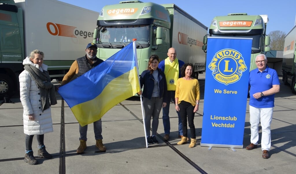 Maus Westerbaan (rechts) nam het initiatief voor een mooie hulpactie voor de vluchtelingen uit Oekraïne in Polen. 