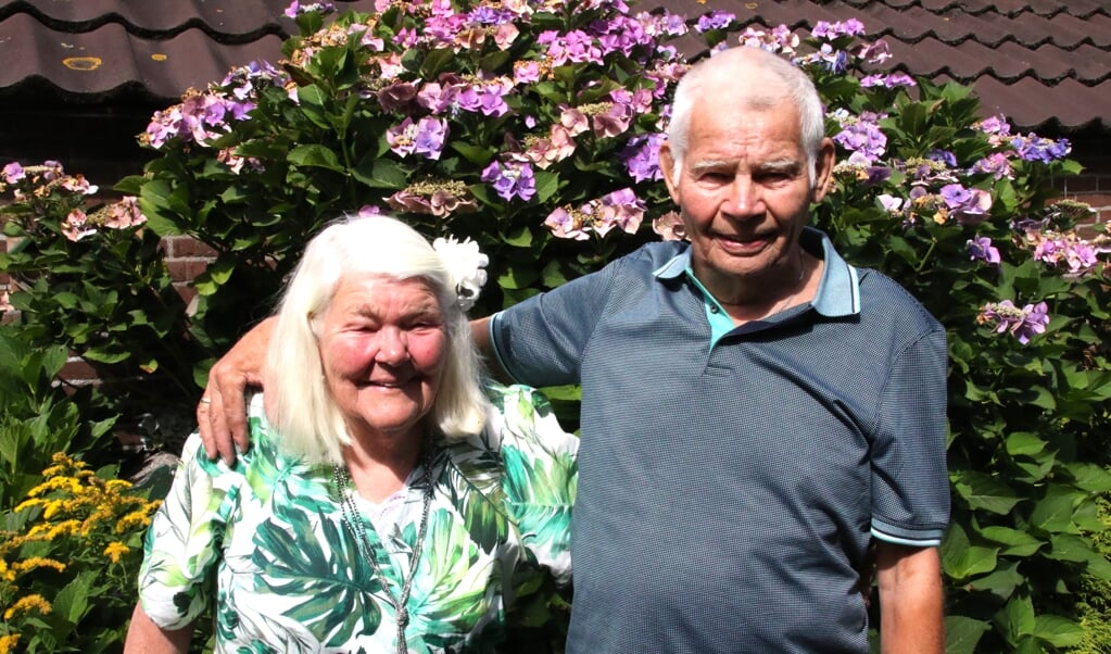 Jan en Roelie genieten na 60 jaar samenzijn nog altijd van het leven en vooral van elkaar. 