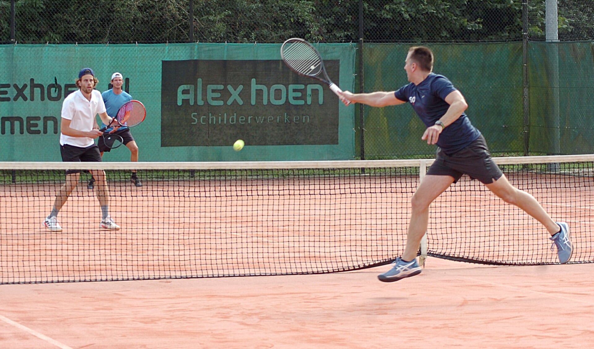 De winnaars van heren gemengd dubbel en tevens toernooileider Koert Meertens met zijn partner Emiel Korteweg-Kroon.
