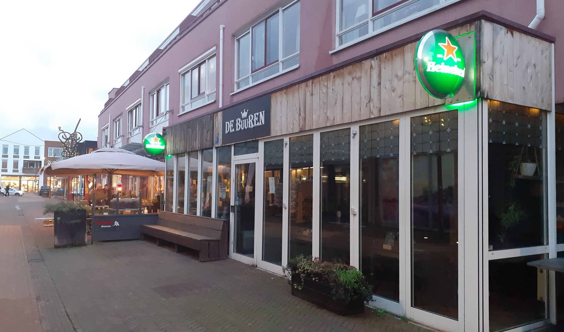 Grand Café de Buuren heeft de deuren definitief gesloten. 