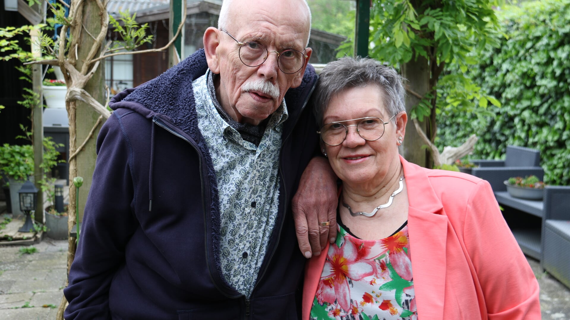 Dirk en Jannie Drogt-Waterham kijken terug op een druk bezet leven en genieten nu volop van hun vrije tijd. (Foto: G. Brokelman). 