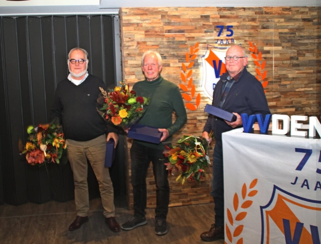  Gerrit Veldhuis, Geert Heikens en Henk van de Centra kregen hun huldeblijk wegens maar liefst 60 jaar lidmaatschap. 
