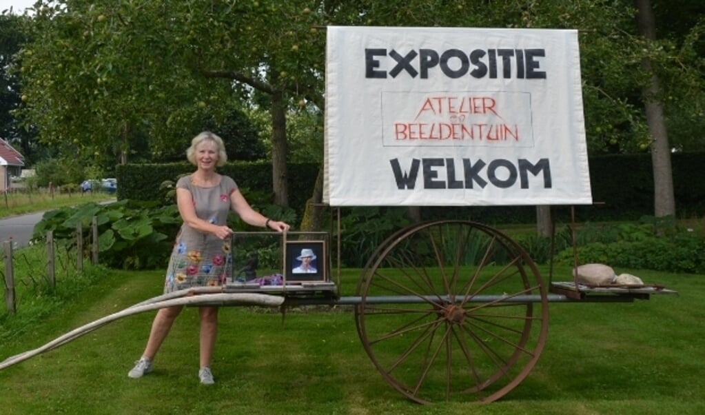 Carla Bultman doet mee met viltkunst en sieraden.