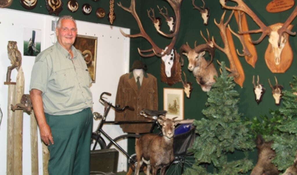 Cees van Geel in zijn stroperijmuseum.