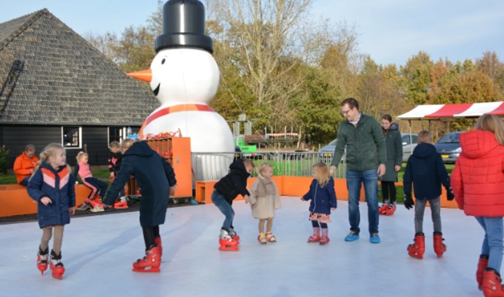 Lekker schaatsen op de schaatsbaan.