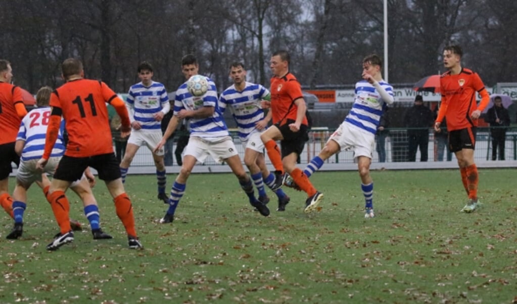 Een beeld uit het duel tussen DSV'61 en ESC.