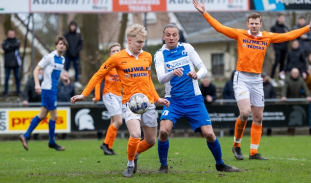 De ploegen houden elkaar in evenwicht. Foto: NWVfoto