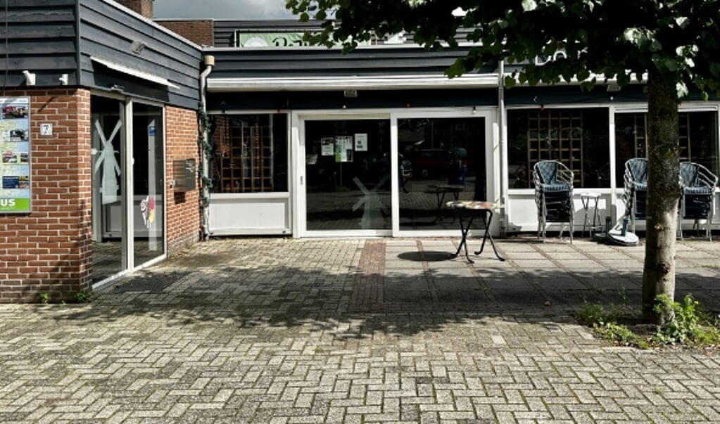  Dorpshuis De Wieken heeft een extra deur gekregen voor betere toegang naar het stembureau. 
