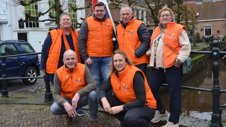 Het bestuur van de Stichting Oranjecomite Elburg. Foto: OCE