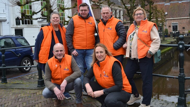 Het bestuur van de Stichting Oranjecomite Elburg. Foto: OCE