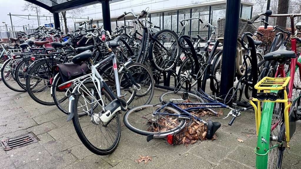 Door een wijziging van de APV kan de fietsenstalling in 't Harde netjes worden gehouden. 