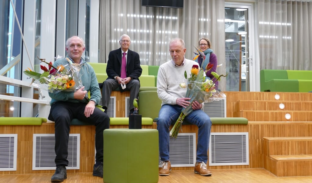 De broers Heeres (voorgrond) en daarachter Nienke Homan en Cor Zijderveld, de vorige winnaar van de Groene Groninger.