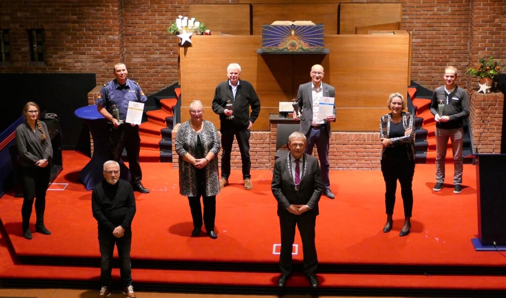 De winnaars samen met het college van Appingedam bijeen.