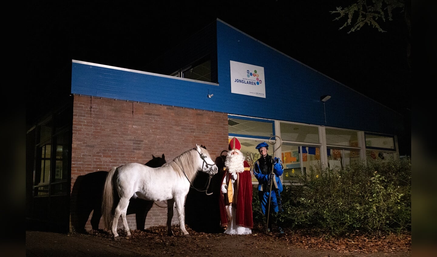 Sint en Piet bij kindcentrum Jonglaren (foto Marcel Berghuis).