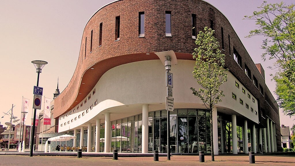 De lezing vindt plaats in cultuurcentrum vanBeresteyn in Veendam. 