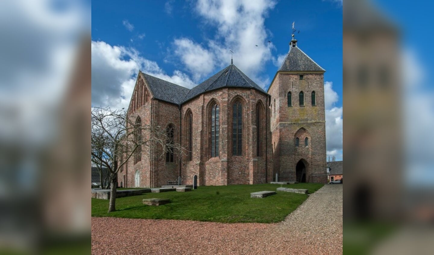 De fraaie kerk in Zeerijp.