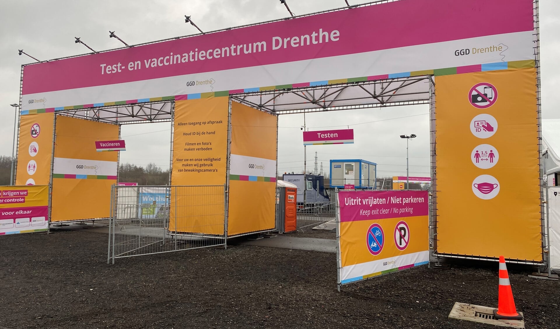 Het test- en vaccinatiecentrum van de GGD Drenthe op het TT?Circuit in Assen.