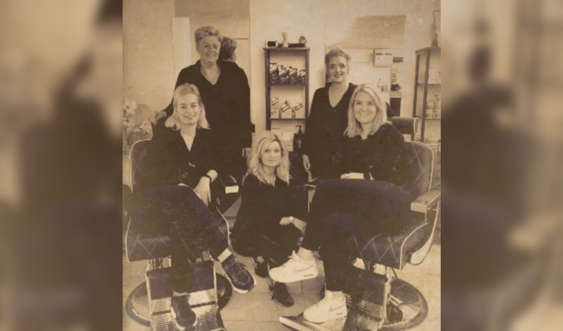 Het team van M&M Kappers in Gieten is naast dames- en herenkapper ook barbier. 