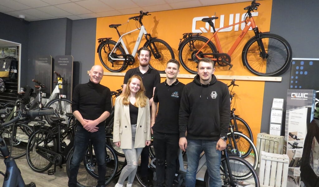 Het team van Floris Fietsen voor het nieuwe e-bikemerk Qwic.