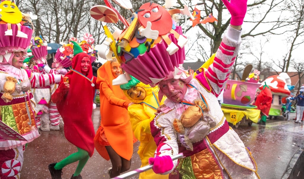 De carnavalsvereniging hoopt dat dit beeld begin volgend jaar weer te zien is in de straten van Ter Apel. (foto: Auniek Klijnstra/archief)