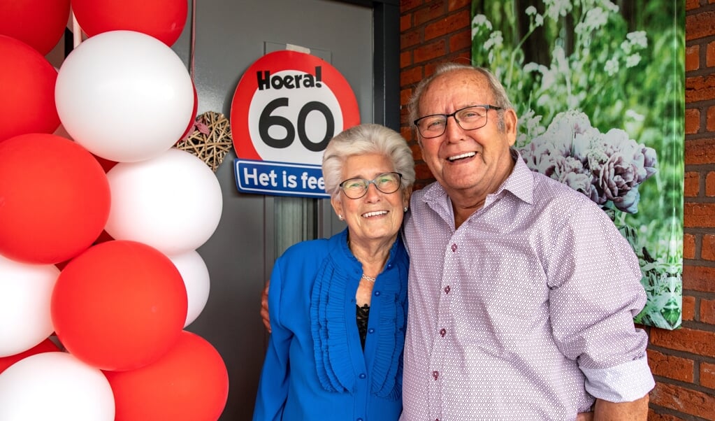 Willem en Jantje Venema uit Stadskanaal zijn al 60 jaar gelukkig getrouwd. (foto: Auniek Klijnstra)