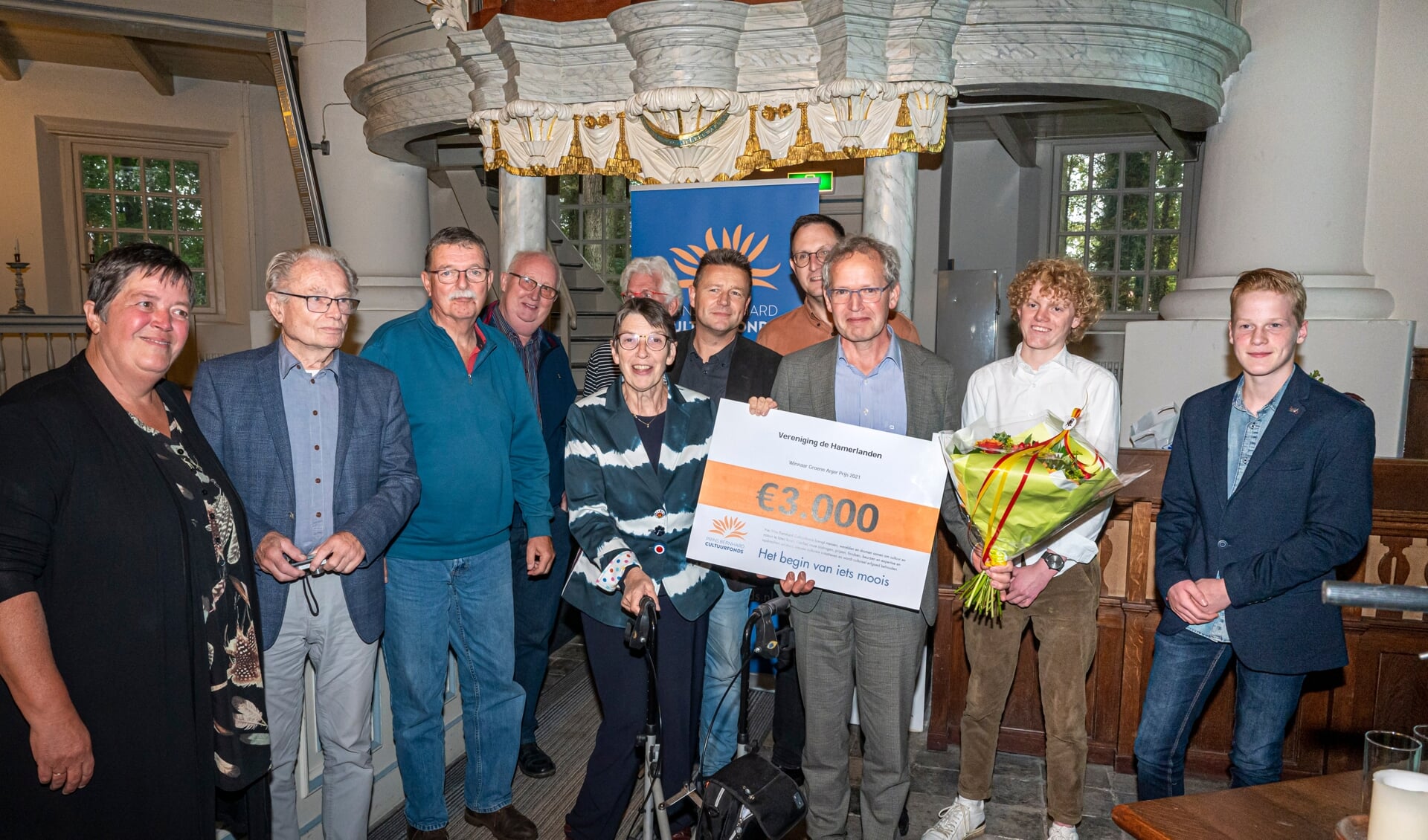 Vereniging de Hamerlanden krijgt in Veenhuizen de cheque van €3.000,- overhandigd door de Commissaris van de Koning in Drenthe, Jetta Klijnsma. (foto: Marcel Jurian de Jong)