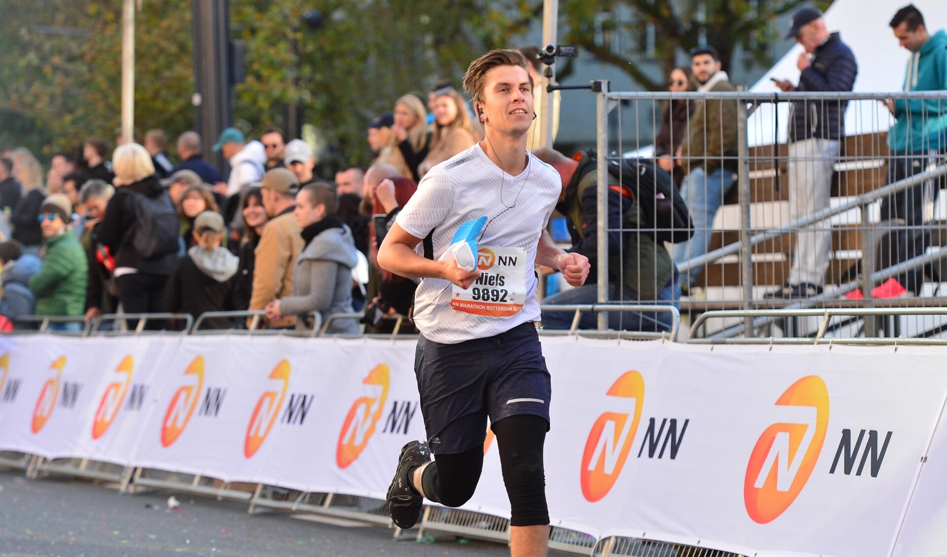 Niels Blokzijl in actie tijdens de marathon van Rotterdam. (eigen foto)