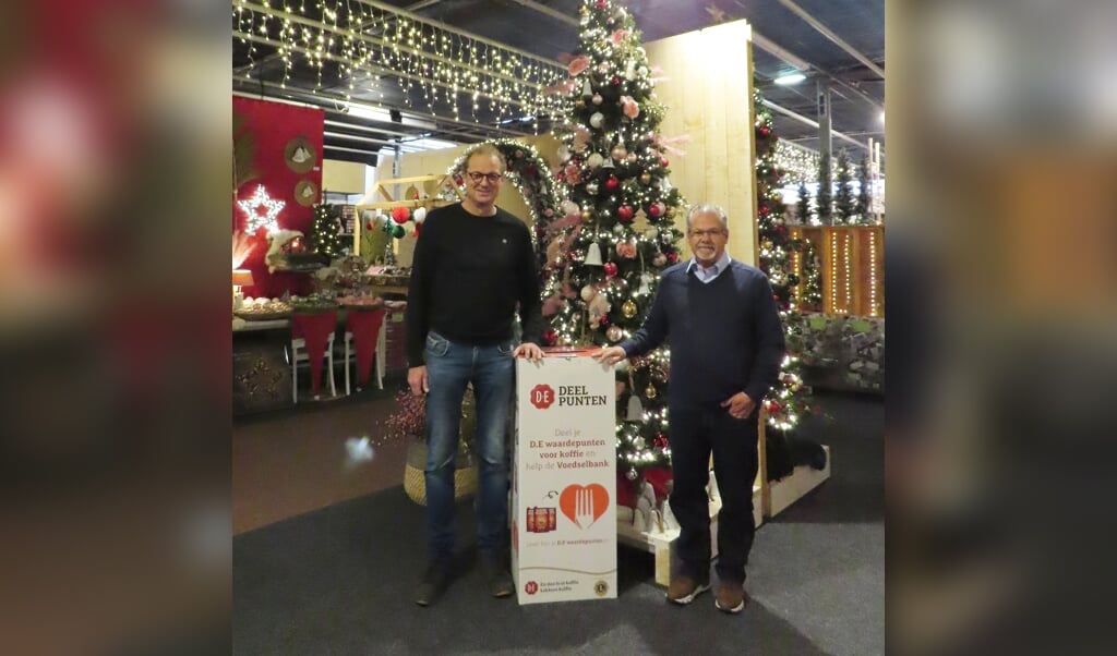 GroenRijk is een van de inleveradressen in Appingedam met André de Vries (tevens Lionsclub Appingedam Delfzijl) en rechts Jan van Heerde (PR & acquisitie Voedselbank Eemsdelta)
